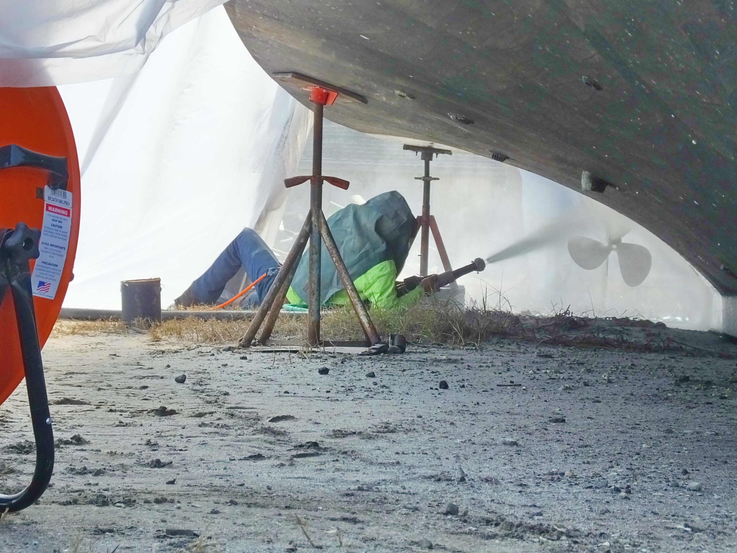 44-Ft_yacht_boat_sandblasting-02-scaled-1.jpg