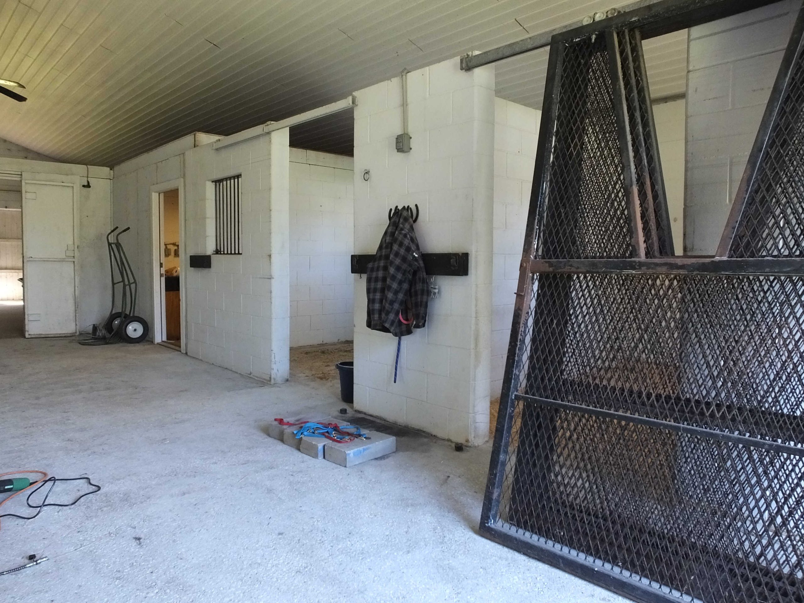 Barn_stall_doors_sandblasting-02-scaled-1.jpg