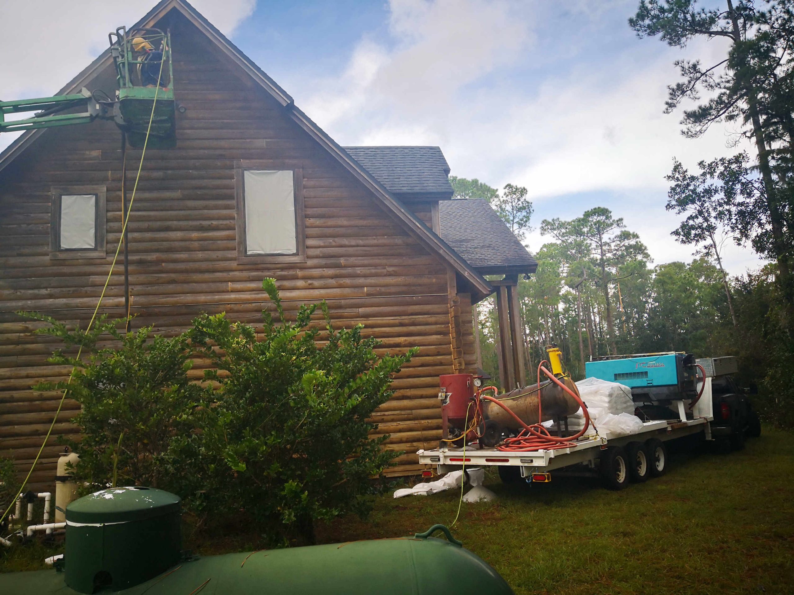 Log_cabin_house_sandblasting_stain_removal_restoration_01-scaled-1.jpg