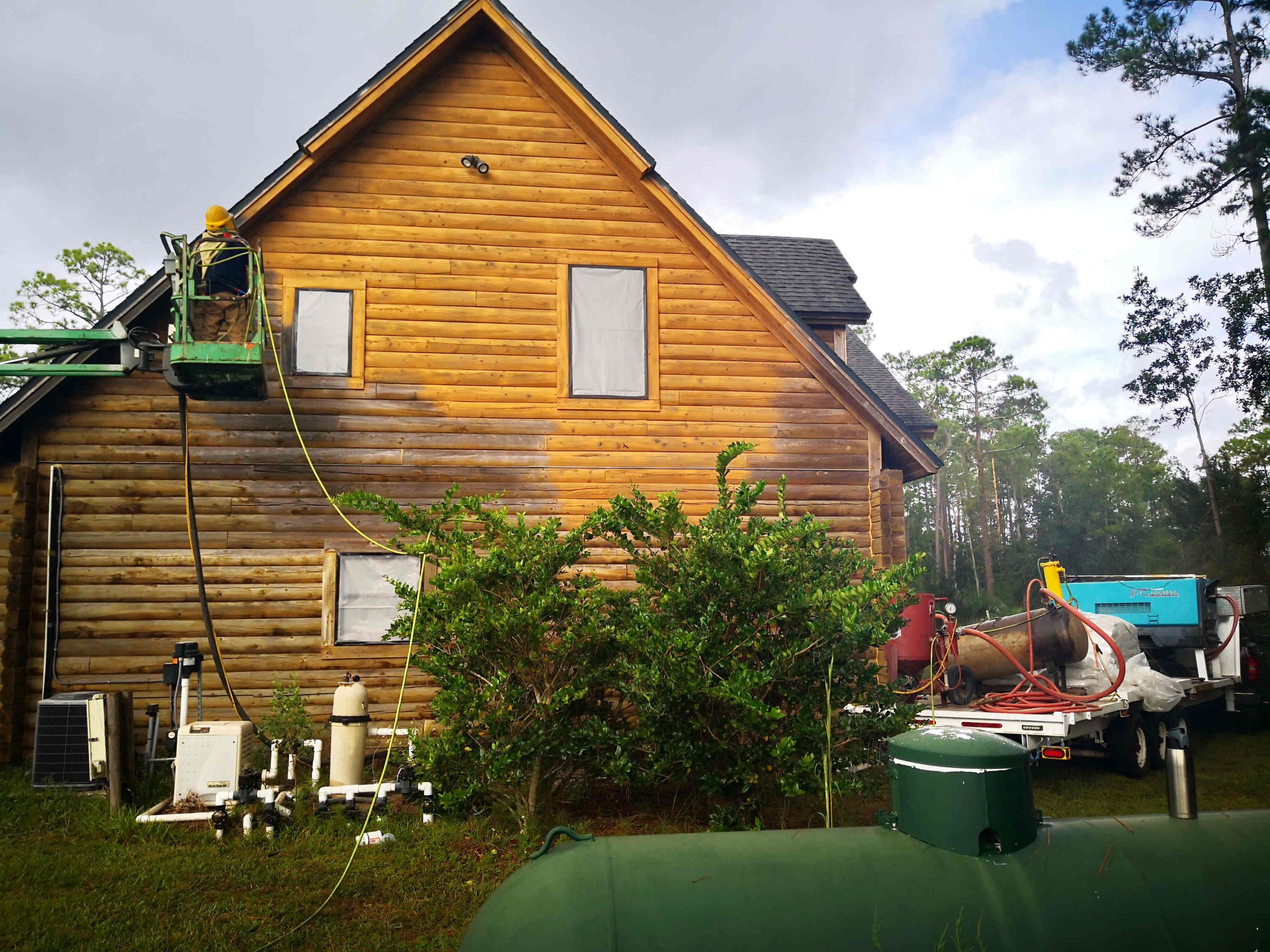Log_cabin_house_sandblasting_stain_removal_restoration_03-scaled-1.jpg